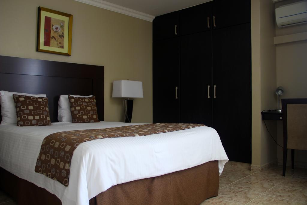 Aparthotel Sevilla Suites Panama City Room photo